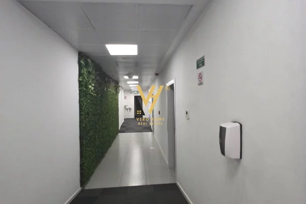 JEPET AMBIENT BIZNESI 770 M2 ME QIRA TE ZOGU I ZI 17.800 EURO