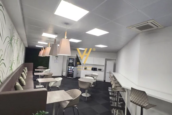 Ambient biznesi me qera 3+1 ne Tirane - 17,800 Euro