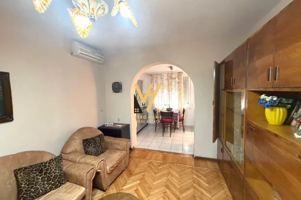Shtepi me qera Apartament ne Tirane, 2+1, Mobilimi E mobiluar, Pagesa 50,000  Leke.