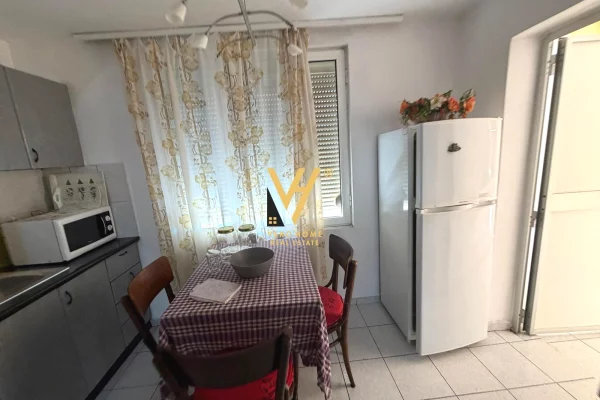 Shtepi me qera Apartament ne Tirane, 2+1, Mobilimi E mobiluar, Pagesa 50,000  Leke.