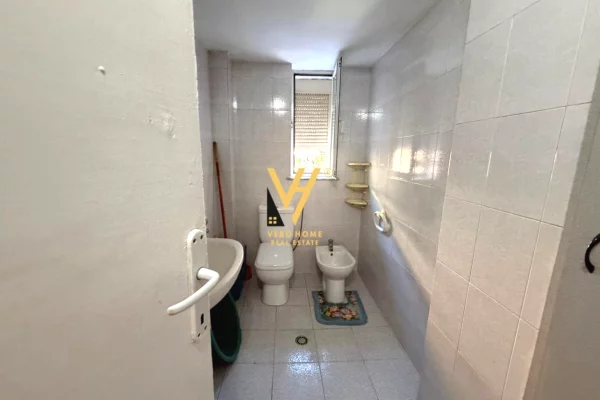 Shtepi me qera Apartament ne Tirane, 2+1, Mobilimi E mobiluar, Pagesa 50,000  Leke.