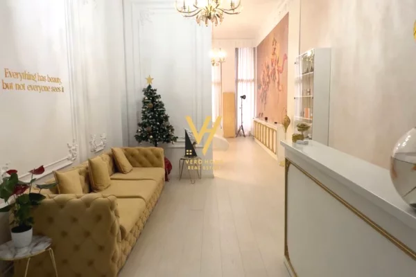 Ambient biznesi me qera 3+1 ne Tirane - 1,100 Euro