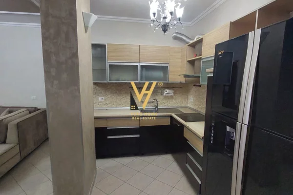 Appartamento in affitto a Tirana 2+1, Arredato