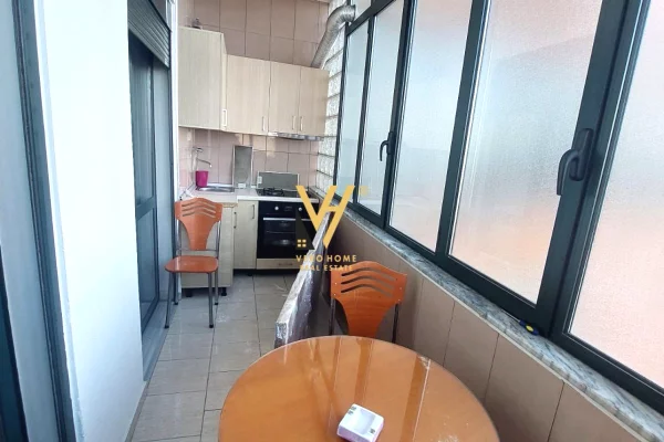 Appartamento in affitto a Tirana 2+1, Arredato