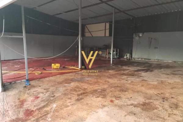 Ambiente Commerciale in Affitto 4+1 a Tirana - 80,000 Leke