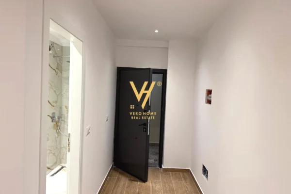 Ambiente Commerciale in Affitto 3+1 a Tirana - 80,000 Leke