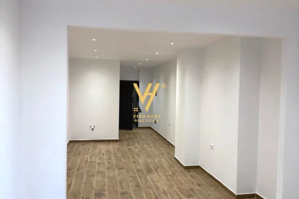 Ambiente Commerciale in Affitto 3+1 a Tirana - 80,000 Leke