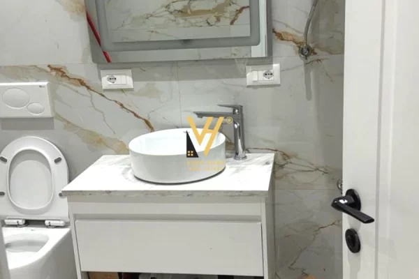 Ambiente Commerciale in Affitto 3+1 a Tirana - 80,000 Leke