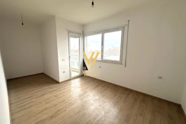 Shtepi ne shitje Apartament ne Tirane, 1+1, Mobilimi Bosh, pa mobiluar, Pagesa 128,000  Euro.