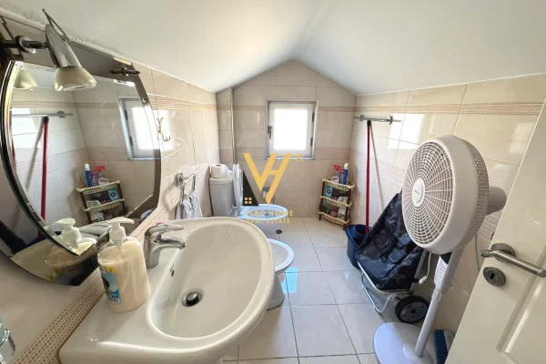 Shtepi ne shitje Apartament ne Tirane, 2+1, Mobilimi E mobiluar, Pagesa 159,000  Euro.