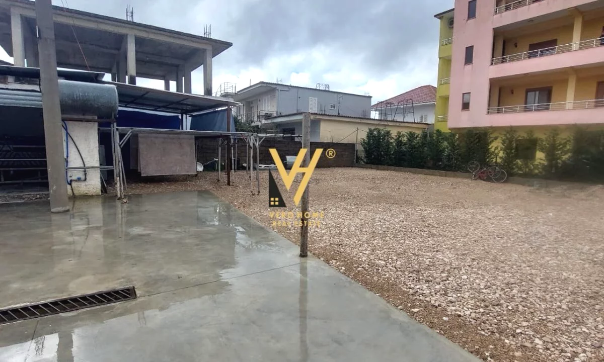 JEPET TOKE 600 M2 ME QERA TE RRUGA BURGUT 100.000 LEKE