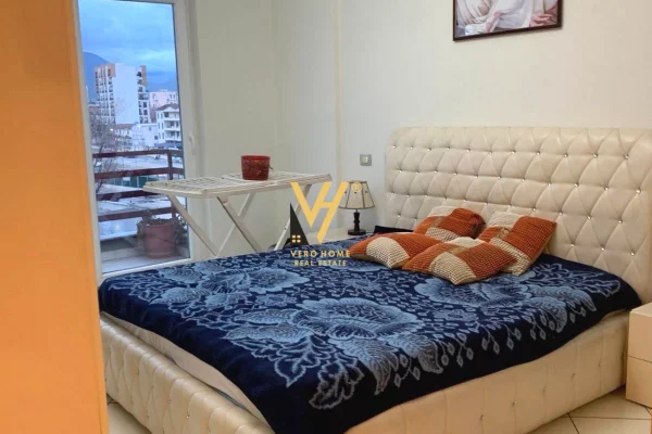 Appartamento in affitto a Tirana 2+1, Arredato