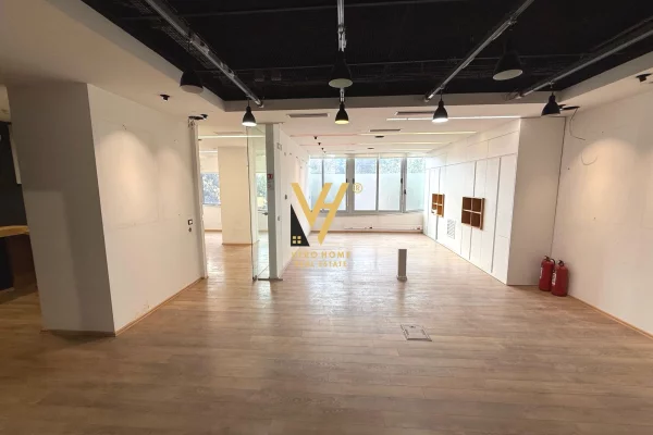 JEPET ZYRE 85 M2 ME QERA TE RRUGA ELBASANIT 1.100 EURO