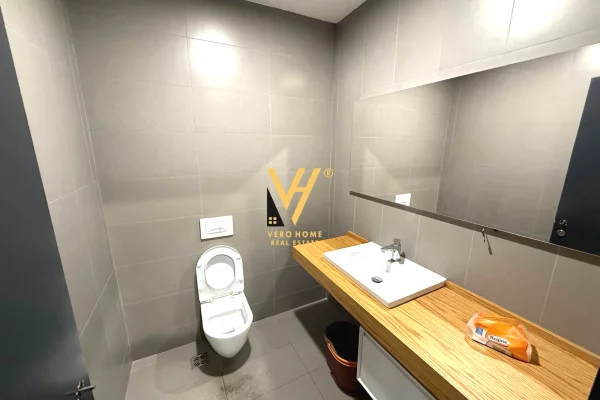 JEPET ZYRE 85 M2 ME QERA TE RRUGA ELBASANIT 1.100 EURO