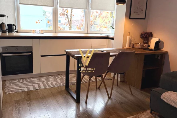 JEPET APARTAMENT 2+1+BLK ME QERA TE TOPTANI, QENDER 1.500 EURO