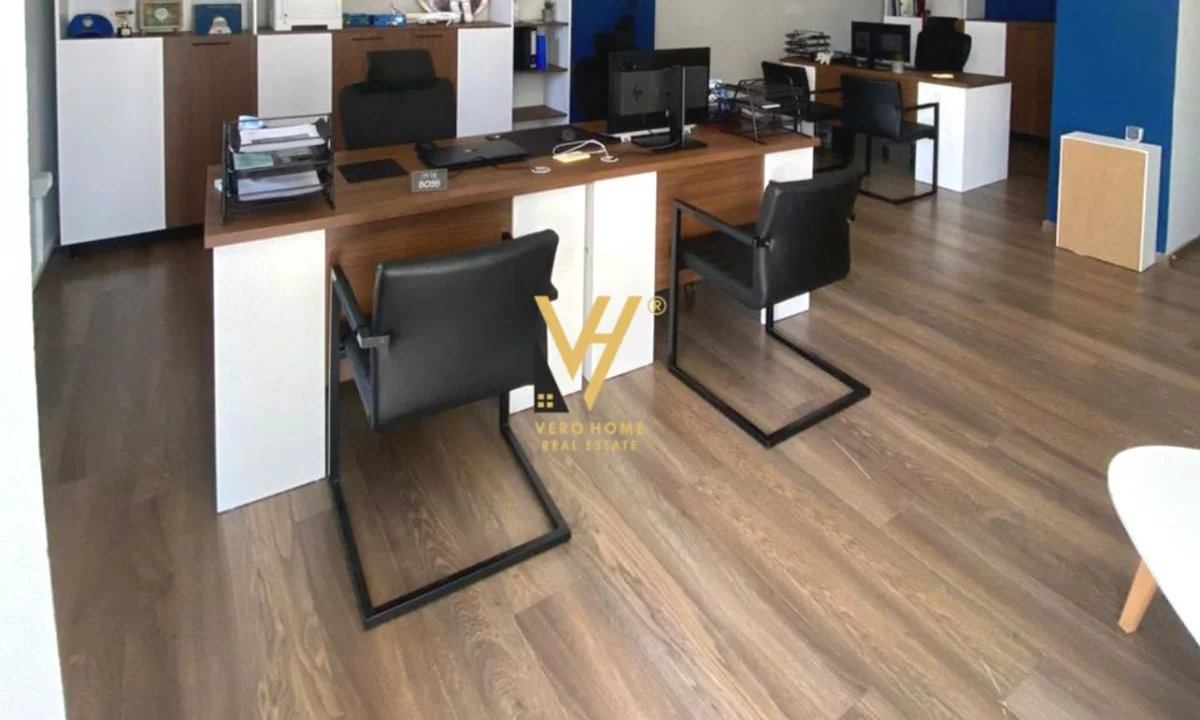 JEPET AMBIENT 50 M2 ME QERA TE RRUGA NDRE MJEDA 75.000 LEKE