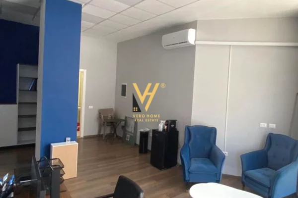 JEPET AMBIENT 50 M2 ME QERA TE RRUGA NDRE MJEDA 75.000 LEKE