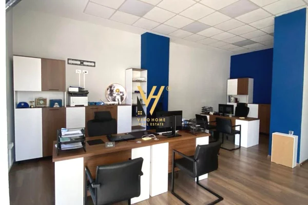 JEPET AMBIENT 50 M2 ME QERA TE RRUGA NDRE MJEDA 75.000 LEKE