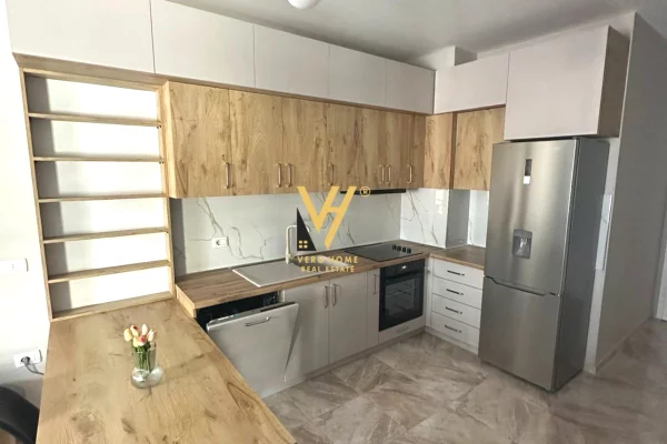 Appartamento in vendita a Tirana 1+1, Arredato