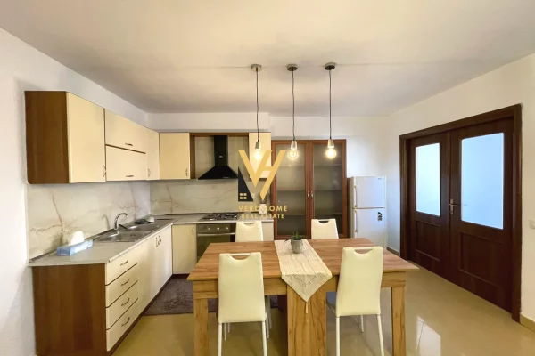 Appartamento in affitto a Tirana 2+1, Arredato