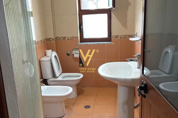 Shtepi me qera Apartament ne Tirane, 1+1, Mobilimi E mobiluar, Pagesa 40,000  Leke.