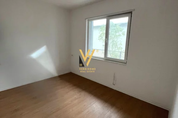 JEPET ZYRE 56 M2 ME QERA TE UNIVERS CITY 380 EURO