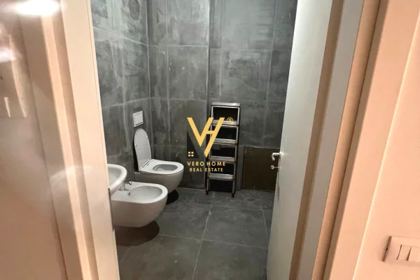 Business Property for Rent 3+1 in Tirana - 380 Euro