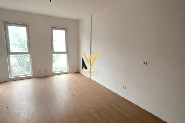 JEPET ZYRE 56 M2 ME QERA TE UNIVERS CITY 380 EURO