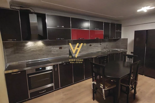 Appartamento in affitto a Tirana 2+1, Arredato